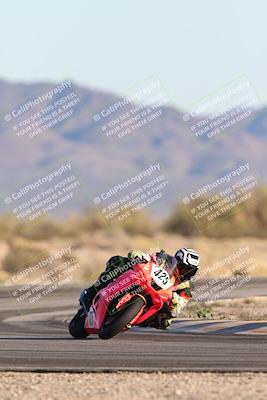 media/Dec-07-2025-CVMA (Sun) [[3e7d2de5dc]]/Race 16-Formula Middleweight/